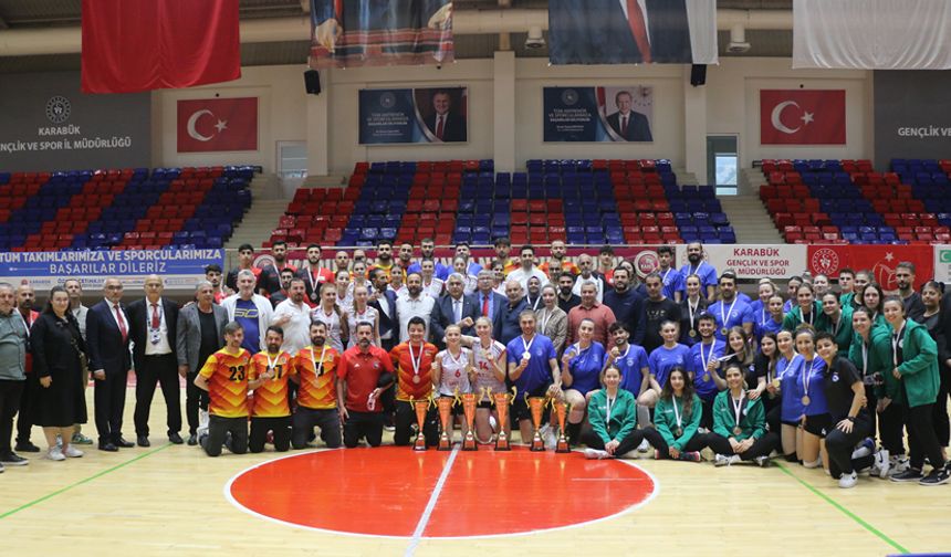 İŞİTME ENGELLİLER TÜRKİYE VOLEYBOL ŞAMPİYONASI SONA ERDİ