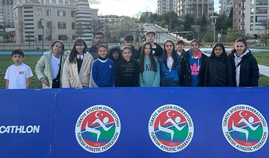 TÜRKİYE'NİN EN HIZLILARI MADALYALARLA DÖNDÜ