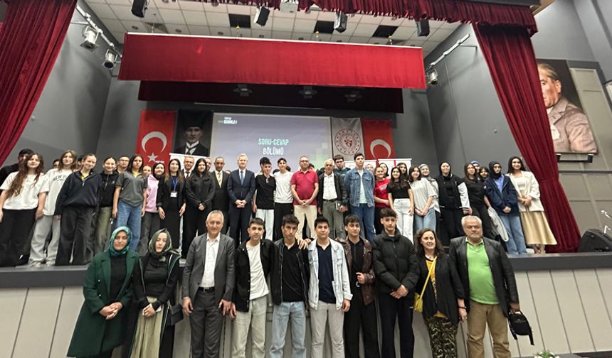 KARABÜK'TE YAPAY ZEKA SÖYLEŞİSİ DÜZENLENDİ