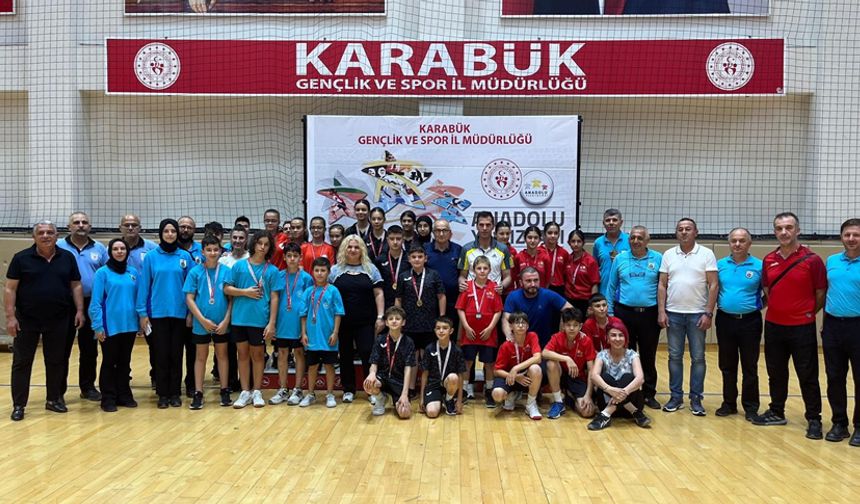 ANALİG MASA TENİSİ GRUP MÜSABAKALARI SONA ERDİ