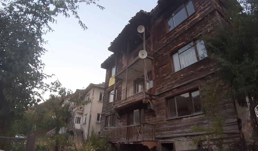 MUDURNU'DA 3 KATLI AVİN ÇATI KATINDA YANGIN ÇIKTI