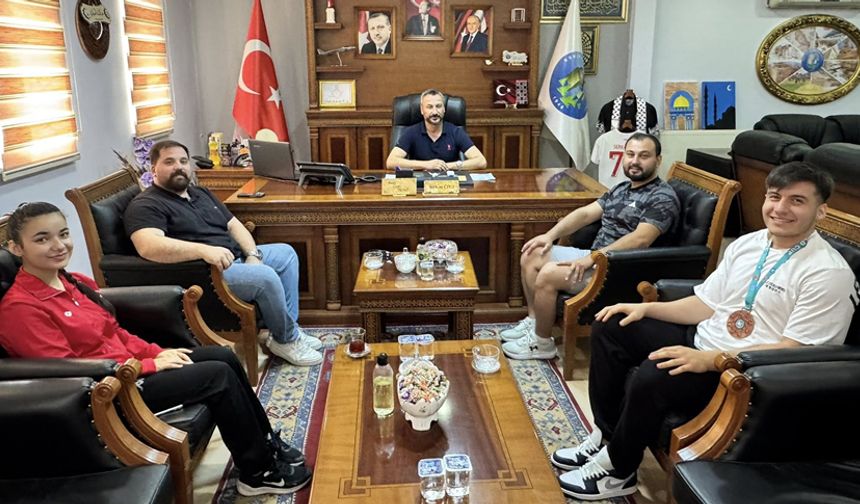 MİLLİ KİCK BOKSÇULARDAN BAŞKAN CIVA'YA ZİYARET