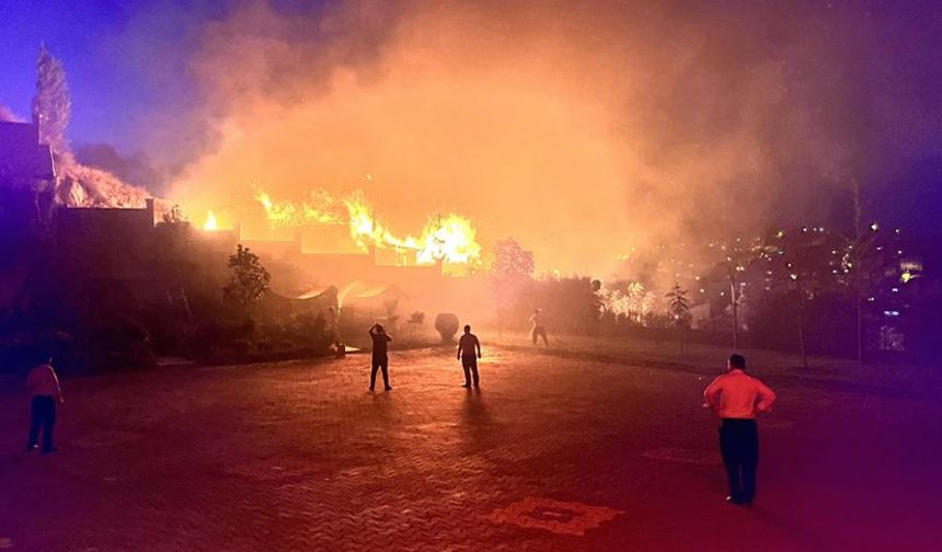 TOSYA'DA YANGIN: 3 EV KULLANILAMAZ HALE GELDİ