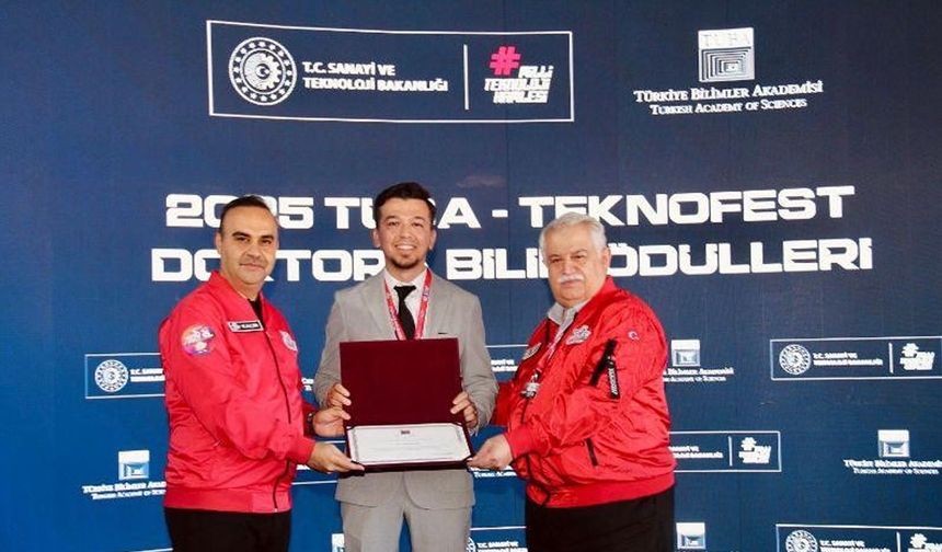 BARÜ'LÜ AKADEMİSYENE TENOFEST'TE ÖDÜL