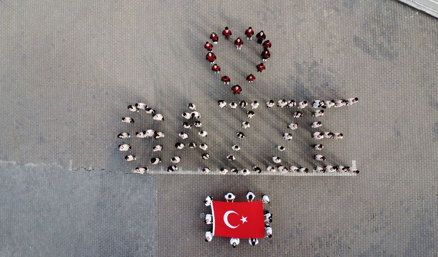 95 ÖĞRENCİDEN GAZZE İÇİN DUYGU DOLU KAREOGRAFİ
