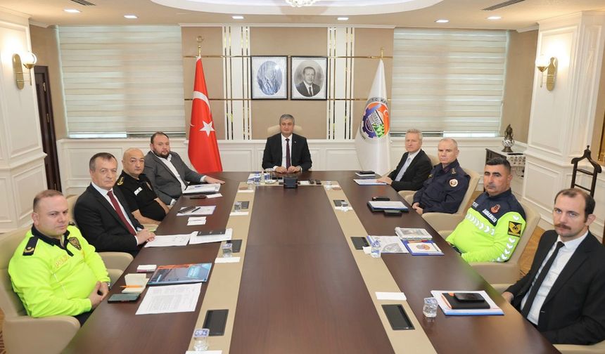 VALİ YAVUZ, “KARAYOLU TRAFİK GÜVENLİĞİ” TOPLANTISINA KATILDI