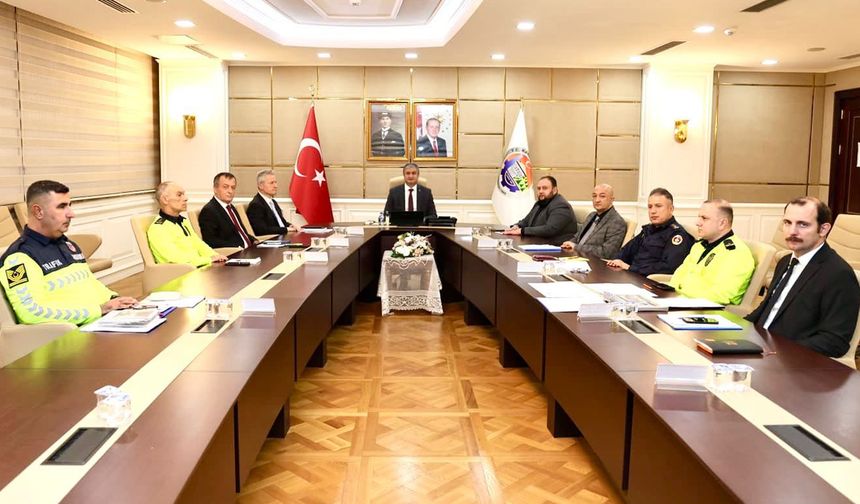 KARABÜK'TE KARAYOLU TRAFİK GÜVENLİĞİ EYLEM PLANI TOPLANTISI YAPILDI