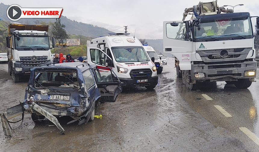 BETON MİKSERİ İLE OTOMOBİL ÇARPIŞTI: 5 YARALI