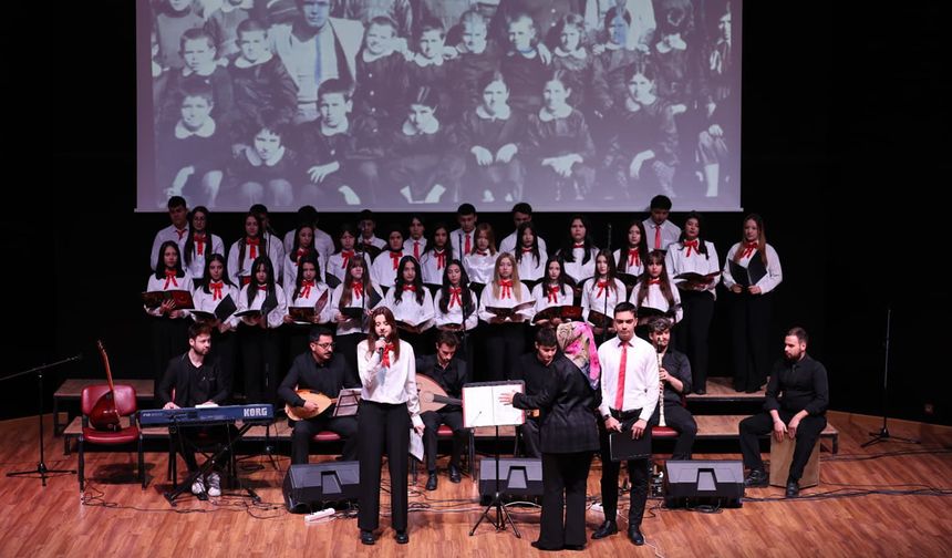 ÖĞRENCİLERDEN ÖĞRETMENLER GÜNÜ'NE ÖZEL ETKİNLİK