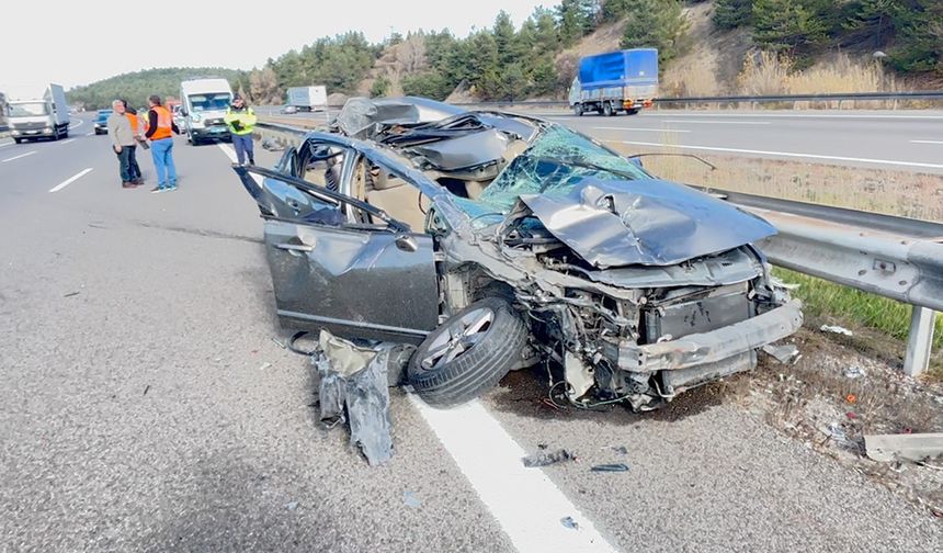 OTOMOBİL VE KAMYON ÇARPIŞTI 3 KİŞİ YARALANDI