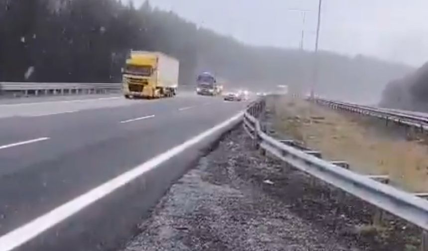 TEM OTOYOLU'NUN BOLU GEÇİŞİNDE KAR YAĞIŞI BAŞLADI