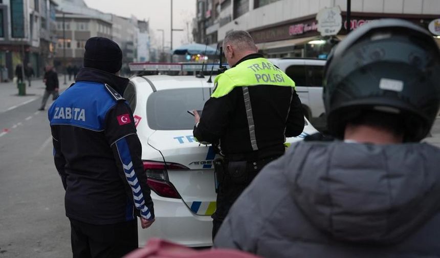 DÜZCE'DE KURALLARA UYMAYAN SÜRÜCÜLERE CEZA