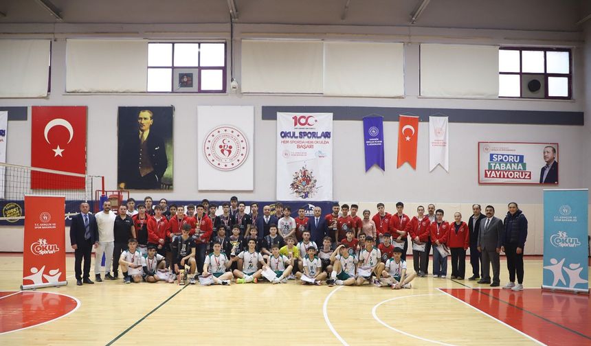 GENÇ ERKEKLER VOLEYBOL MÜSABAKALARI TAMAMLANDI