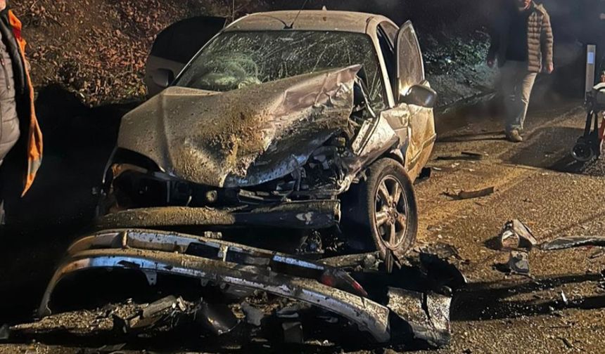 BOLU’DA FECİ KAZA: 1’İ AĞIR 6 YARALI