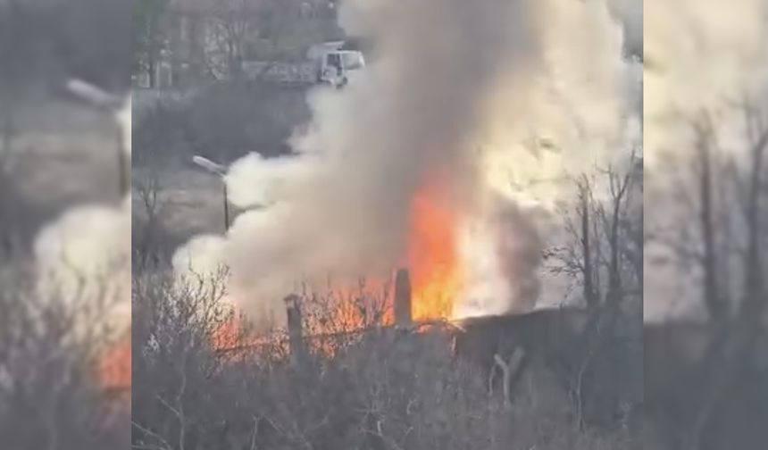 ILGAZ'DA BAHÇE KULÜBESİ ALEVLERE TESLİM OLDU