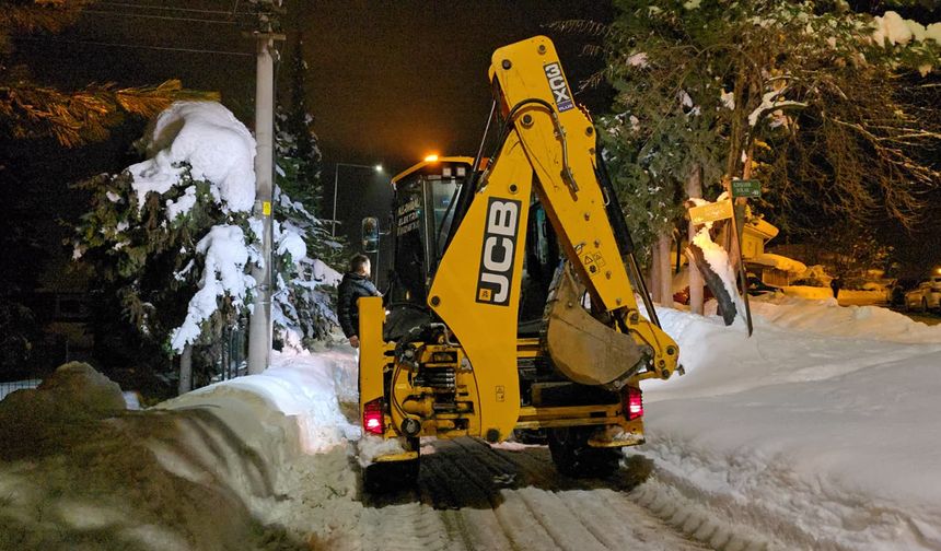 SAFRANBOLU'DA KARLA MÜCADELE ARA SOKAKLAR DEVAM EDİYOR