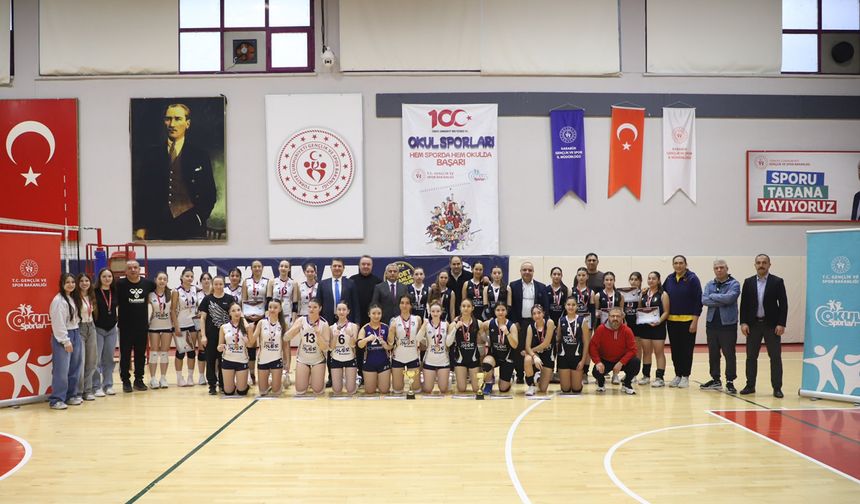GENÇ KIZLAR A VOLEYBOL MÜSABAKALARI SONA ERDİ