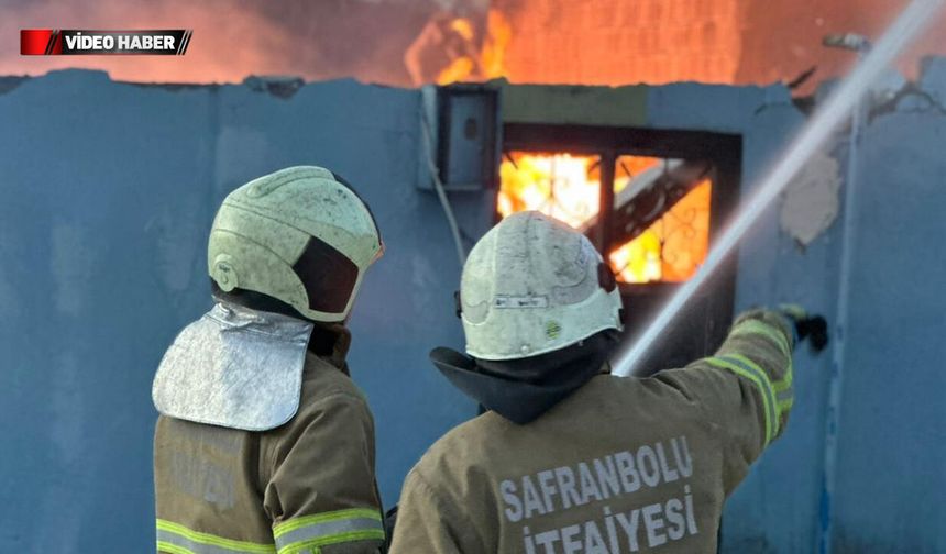 EFLANİ'DE YANGIN: EV KULLANILAMAZ HALE GELDİ