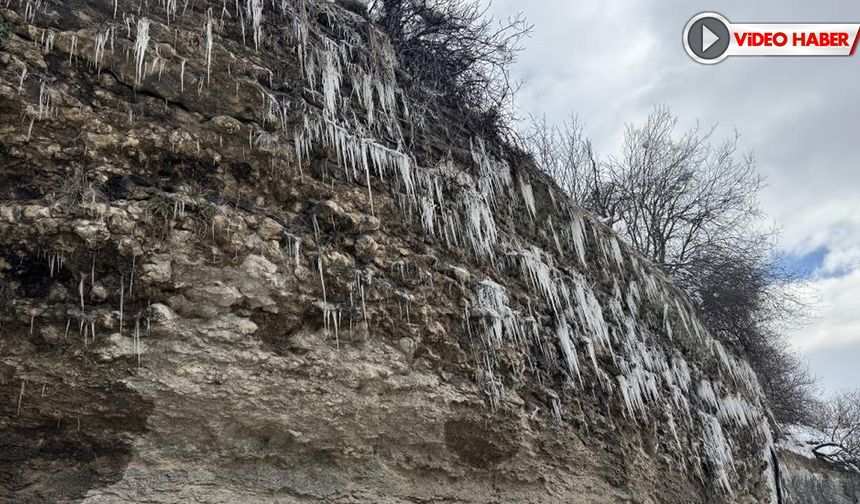 SAFRANBOLU'DA KAR VE BUZ SARKITLARI TARİHİ YAPILARI SÜSLEDİ