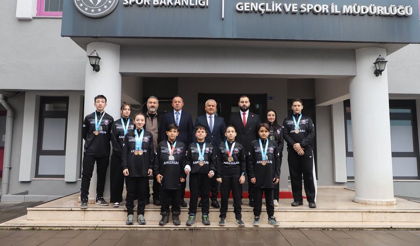 ASLANLAR SPOR KULÜBÜ'NDEN KYOKUSHİN KARETE ŞAMPİYONASI'NDA BÜYÜK BAŞARI
