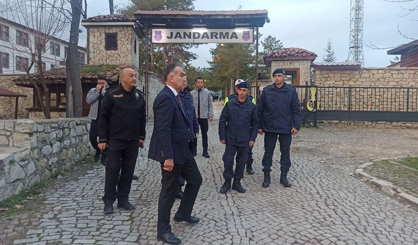 VALİ ÇAĞATAY'DAN  SAFRANBOLU İLÇE JANDARMA KOMUTANLIĞI'NI İNCELEME ZİYARETİ