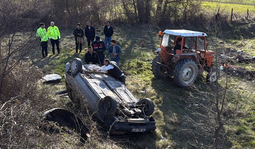 ESKİPAZAR YOLUNDA KAZA: ARAÇ YOL KENARINA DEVRİLDİ