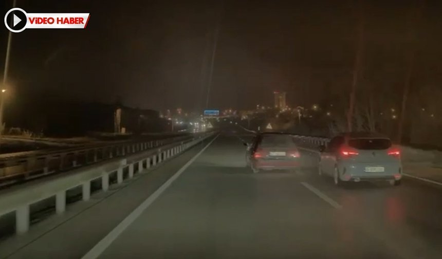 OTOMOBİLİN DİKİZ AYNASI SEYİR HALİNDE ÇARPAN ARAÇLA PARÇALANDI