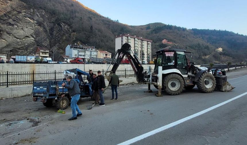 LASTİĞİ PATLAYAN TARIM ARACI TAKLA ATTI: 1 YARALI