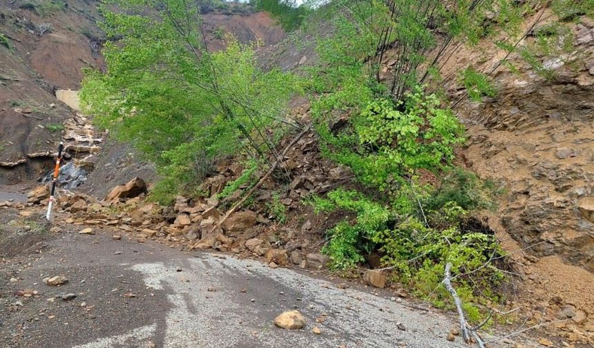 KASTAMONU'DA HEYELAN: 5 KÖY YOLU ULAŞIMA KAPANDI