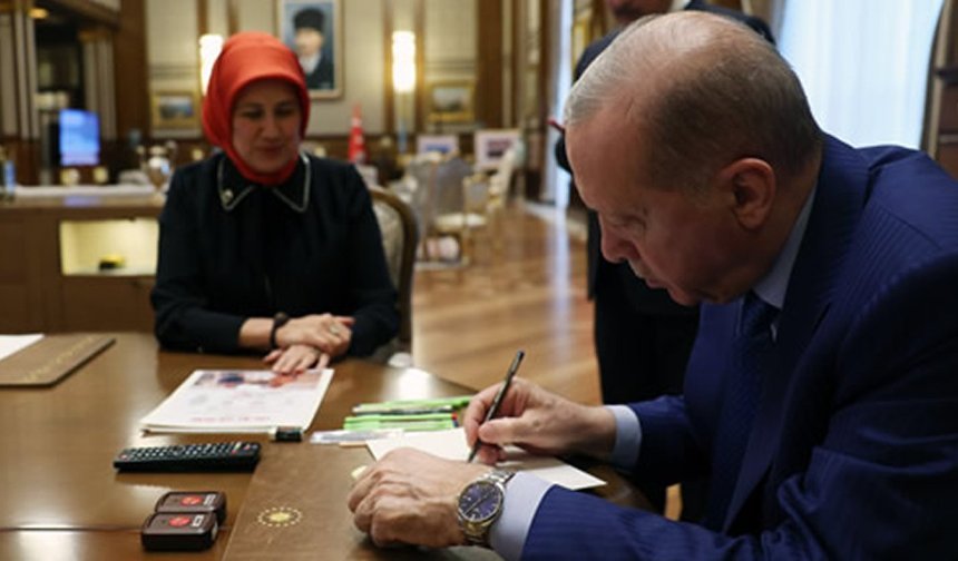 CUMHURBAŞKANI ERDOĞAN KIZILAY'A KURBAN BAĞIŞI YAPTI