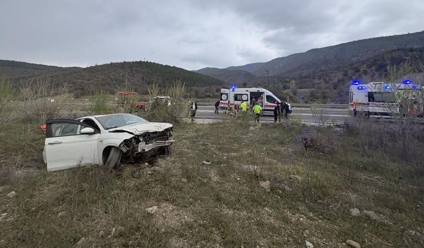 KASTAMONU'DA OTOMOBİL SU KANALINA DÜŞTÜ: 4 YARALI
