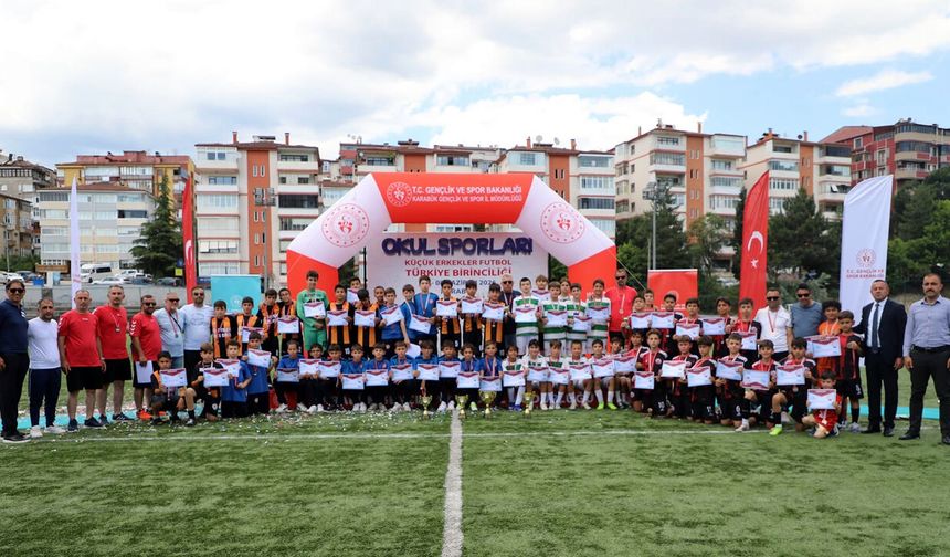 KARABÜK'TE FUTBOL ŞÖLENİ SONA ERDİ