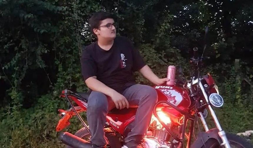 OTOMOBİLLE ÇALIŞAN MOTOSİKLET SÜRÜCÜSÜ HAYATINI KAYBETTİ