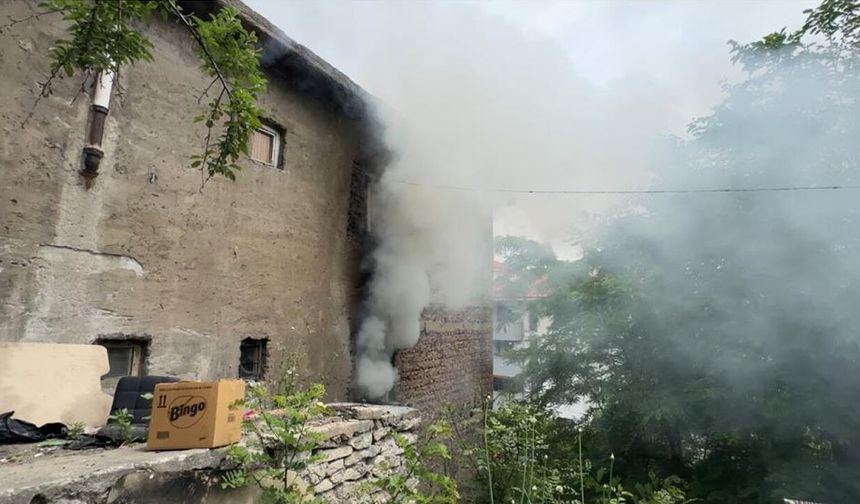 KARABÜK'TE KORKUTAN EV YANGINI