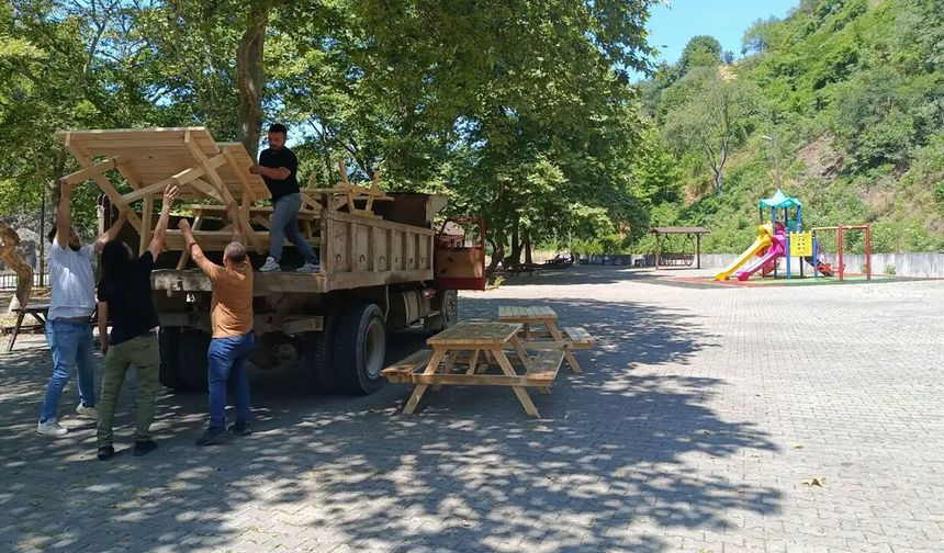 YENİCE ÇIRA PAZARI SOSYAL TESİSİ'NE YENİ OTURMA ALANLARI EKLENDİ