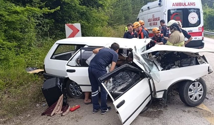 TIRIN ÇARPTIĞI OTOMOBİLDEKİ YARALI KADIN HAYATINI KAYBETTİ
