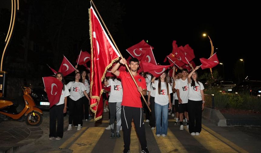 15 TEMMUZ RUHU SANCAK KOŞUSUYLA YAŞATILDI