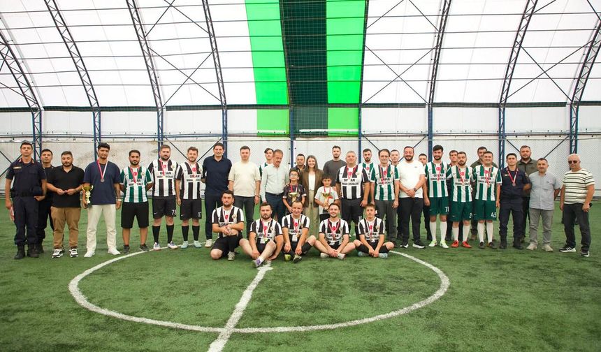 OVACIK'TA KURUMLAR ARASI FUTBOL TURNUVASI ŞAMPİYONU BELLİ OLDU