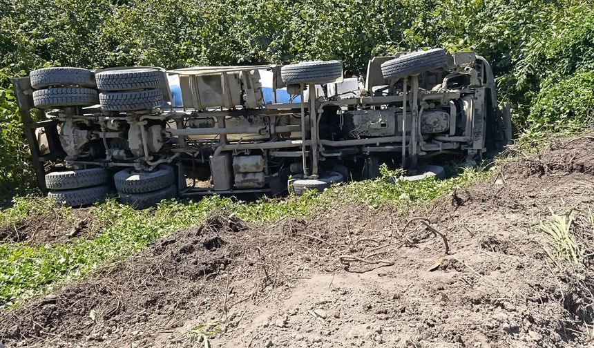 ŞARAMPOLE YUVARLANAN MİKSERİN SÜRÜCÜSÜ YARALANDI