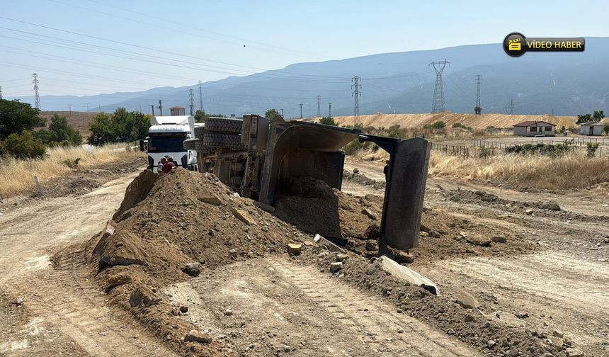 SAFRANBOLU’DA HAFRİYAT YÜKLÜ KAMYON DEVRİLDİ