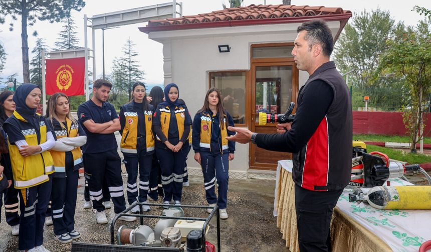 TAŞKÖPRÜ’DE İTFAİYECİLER HAFTASI ÖĞRENCİLERLE KUTLANDI