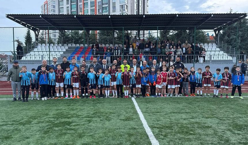 KARABÜK’TE MİNİK FUTBOLCULARIN ŞENLİK HEYECANI