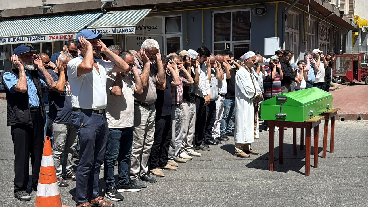 Yenicede Oldurulen Kadin Son Yolculuguna Ugurlandi 1