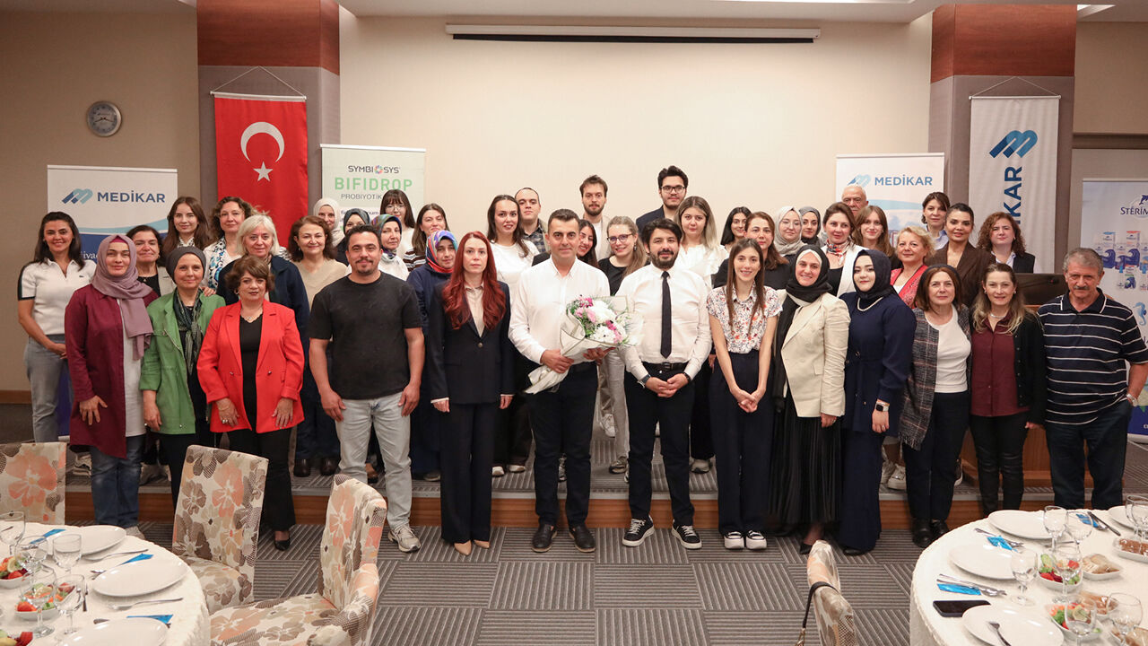 MEDİKAR HASTANESİ'NDE DÜNYA ECZACILAR GÜNÜ BULUŞTU