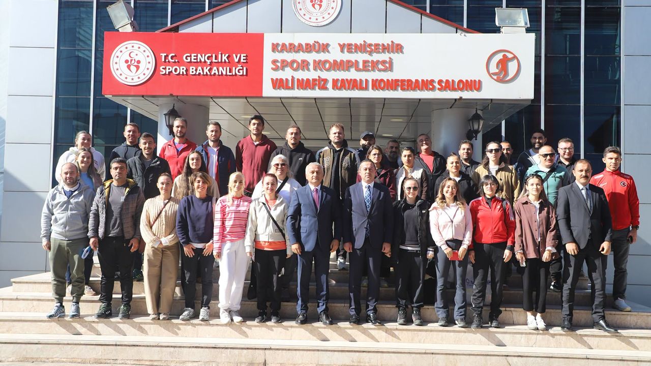 ANTRENÖRLERLE DEĞERLENDİRME TOPLANTISI GERÇEKLEŞTİRİLDİ