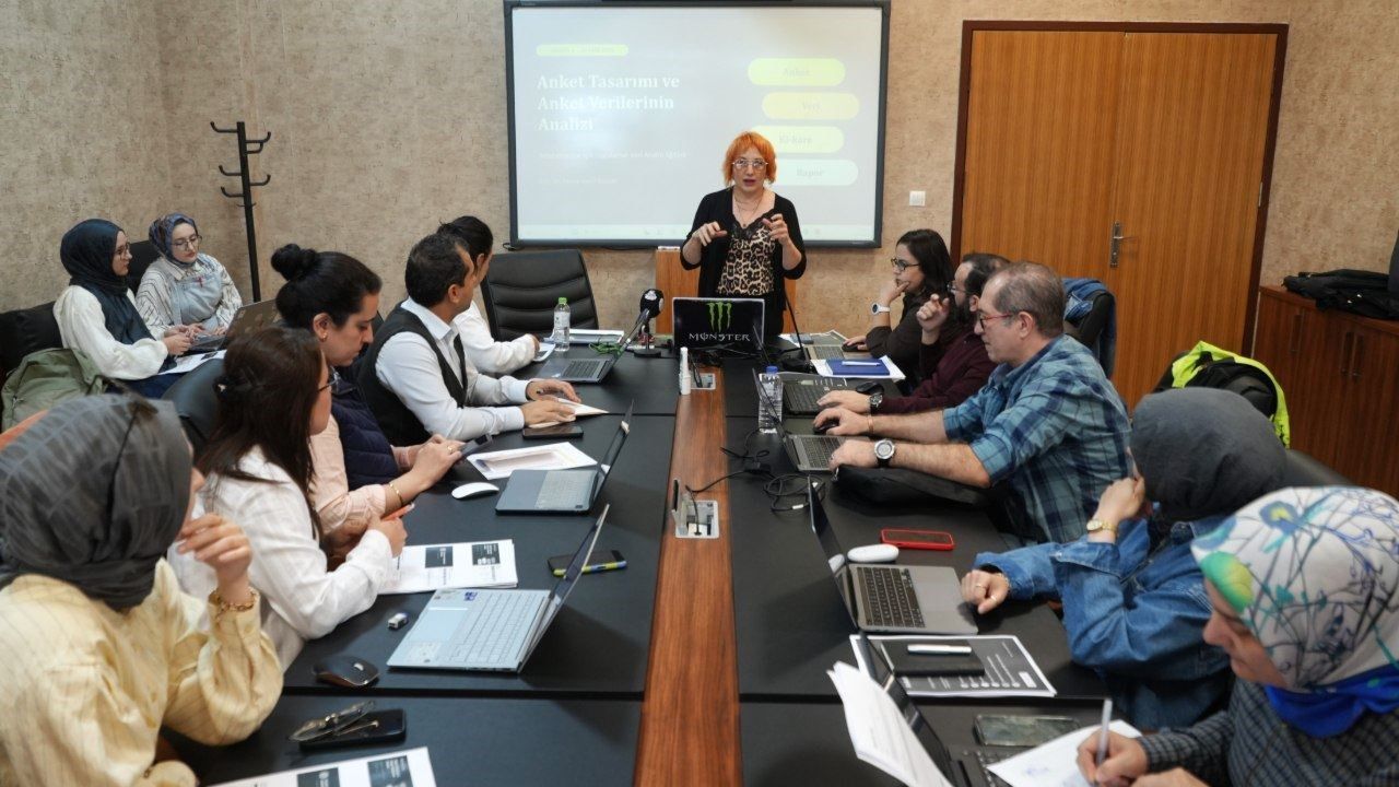 KBÜ'DE ARAŞTIRMACILAR İÇİN UYGULAMALI VERİ ANALİZ EĞİTİMİ