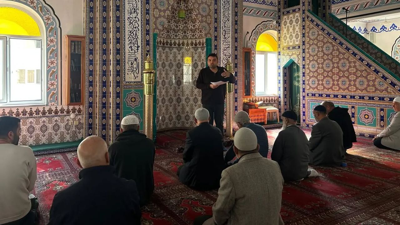KARABÜK'TE CAMİ CEMAATİNE YAŞLI SAĞLIĞI EĞİTİMİ