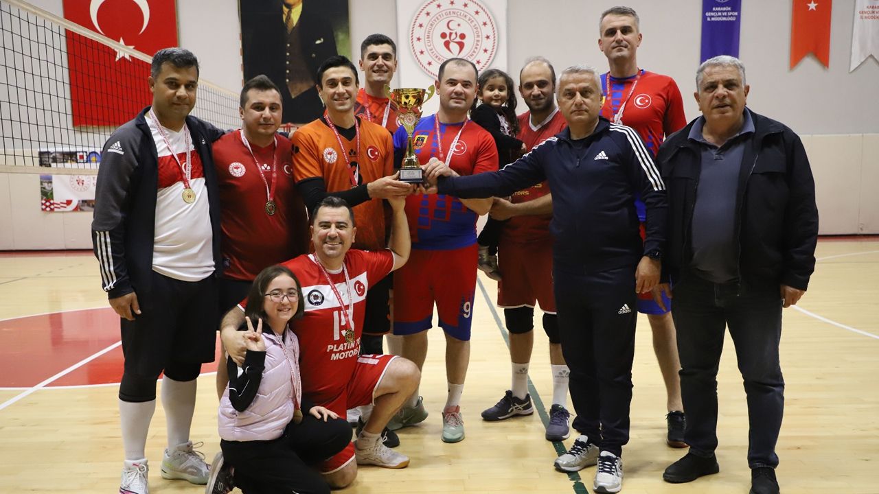 KAMU SPOR OYUNLARI’NDA VOLEYBOL ŞAMPİYONU BELLİ OLDU