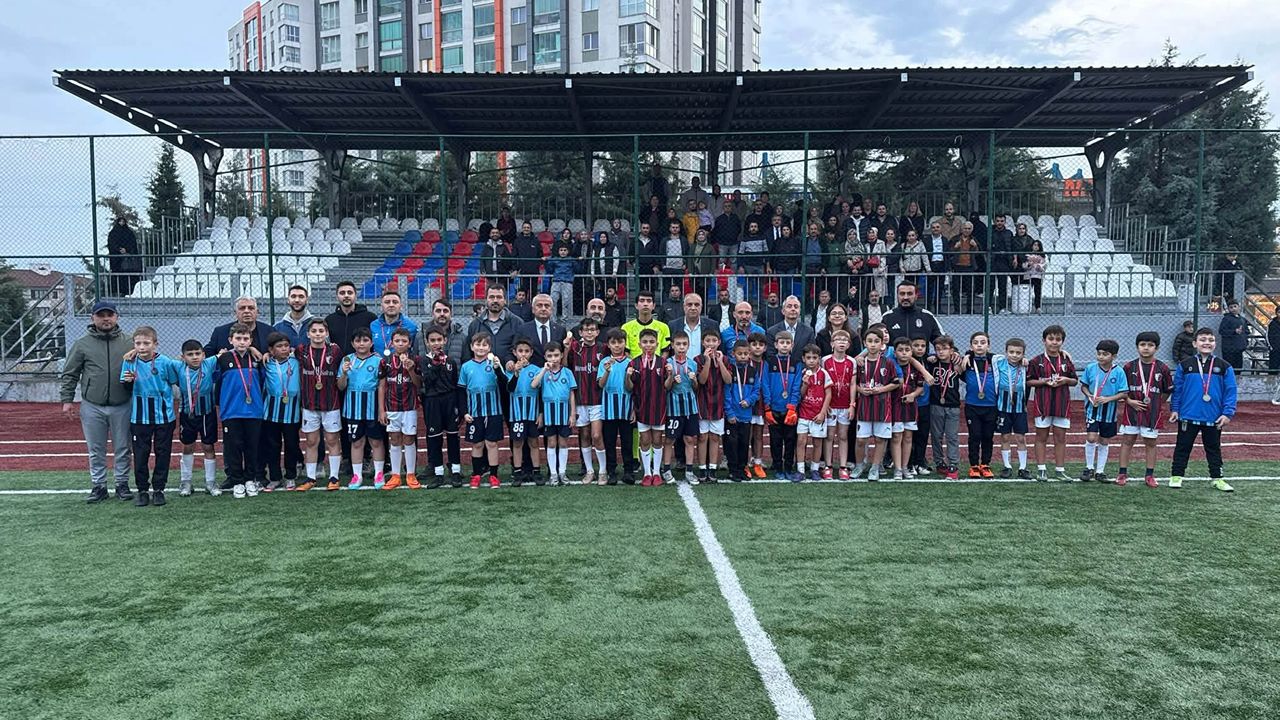 KARABÜK’TE MİNİK FUTBOLCULARIN ŞENLİK HEYECANI