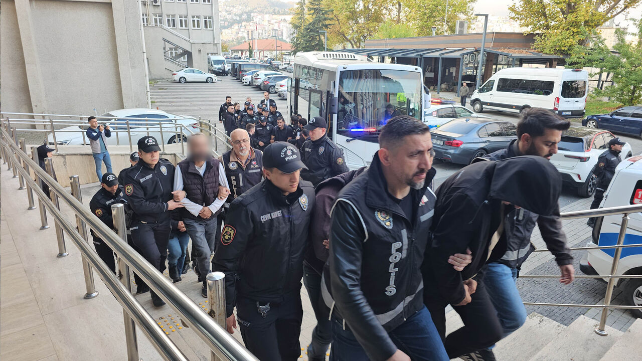 ZONGULDAK’TA RÜŞVET SORUŞTURMASI: 16 ŞÜPHELİ ADLİYEDE